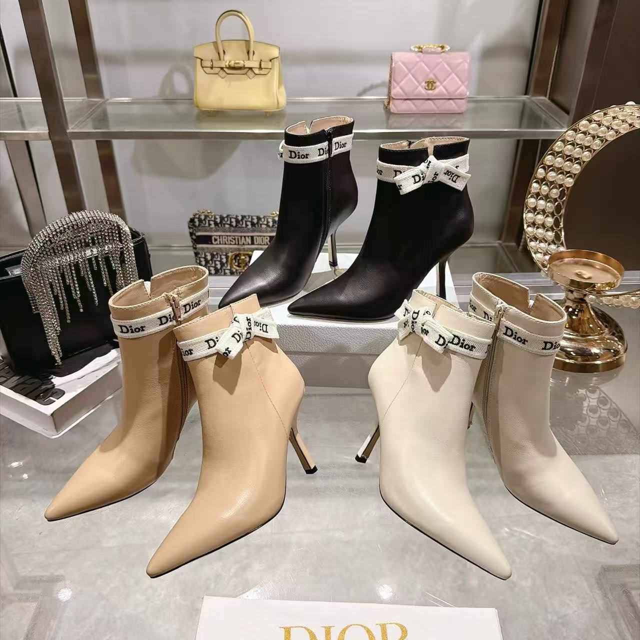 DIOR 高品質CDロゴ・ポインテッドトゥ・カーフレザーショートブーツ【50％割引+送料無料】
