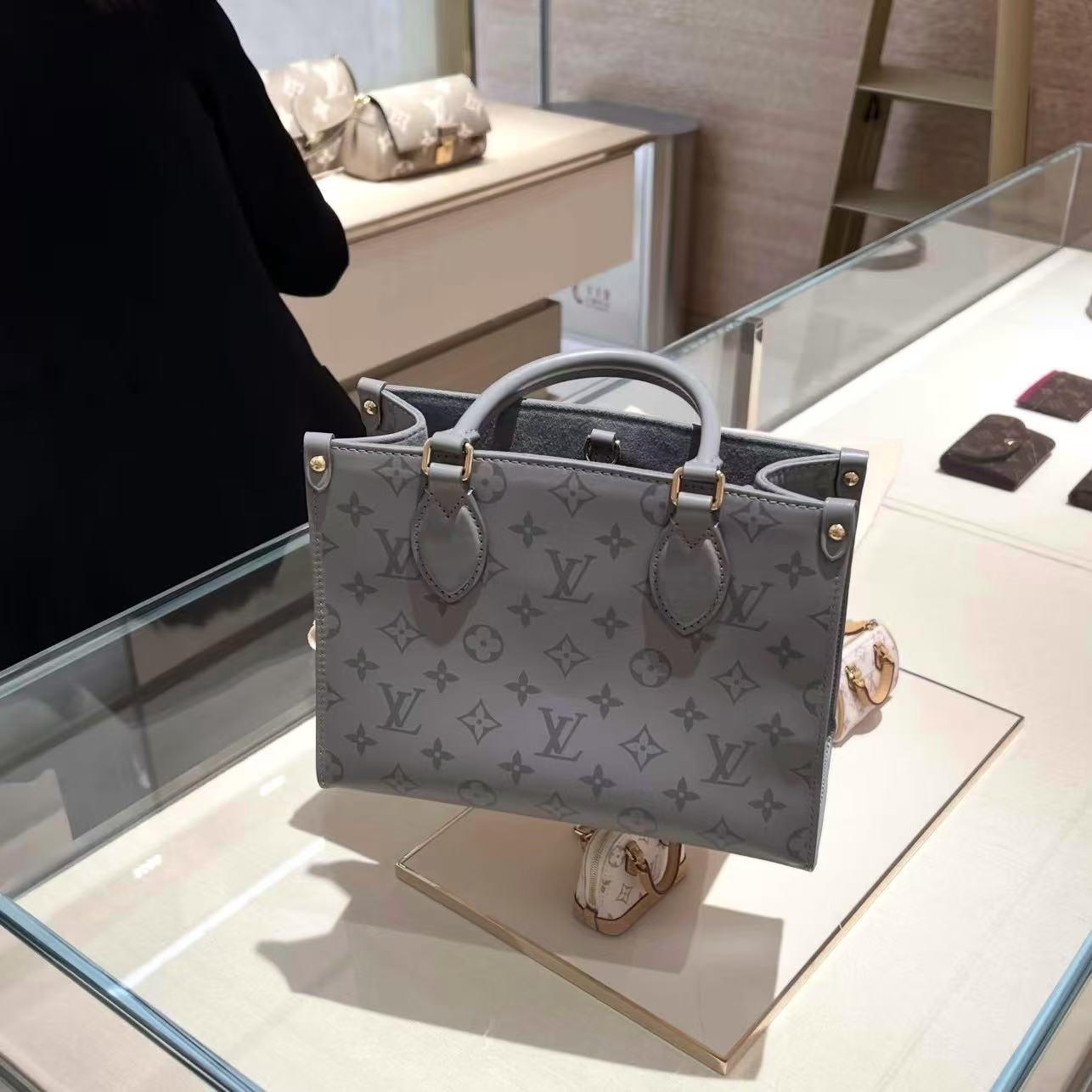 LV Onthegoトートバッグ【50％割引+送料無料】