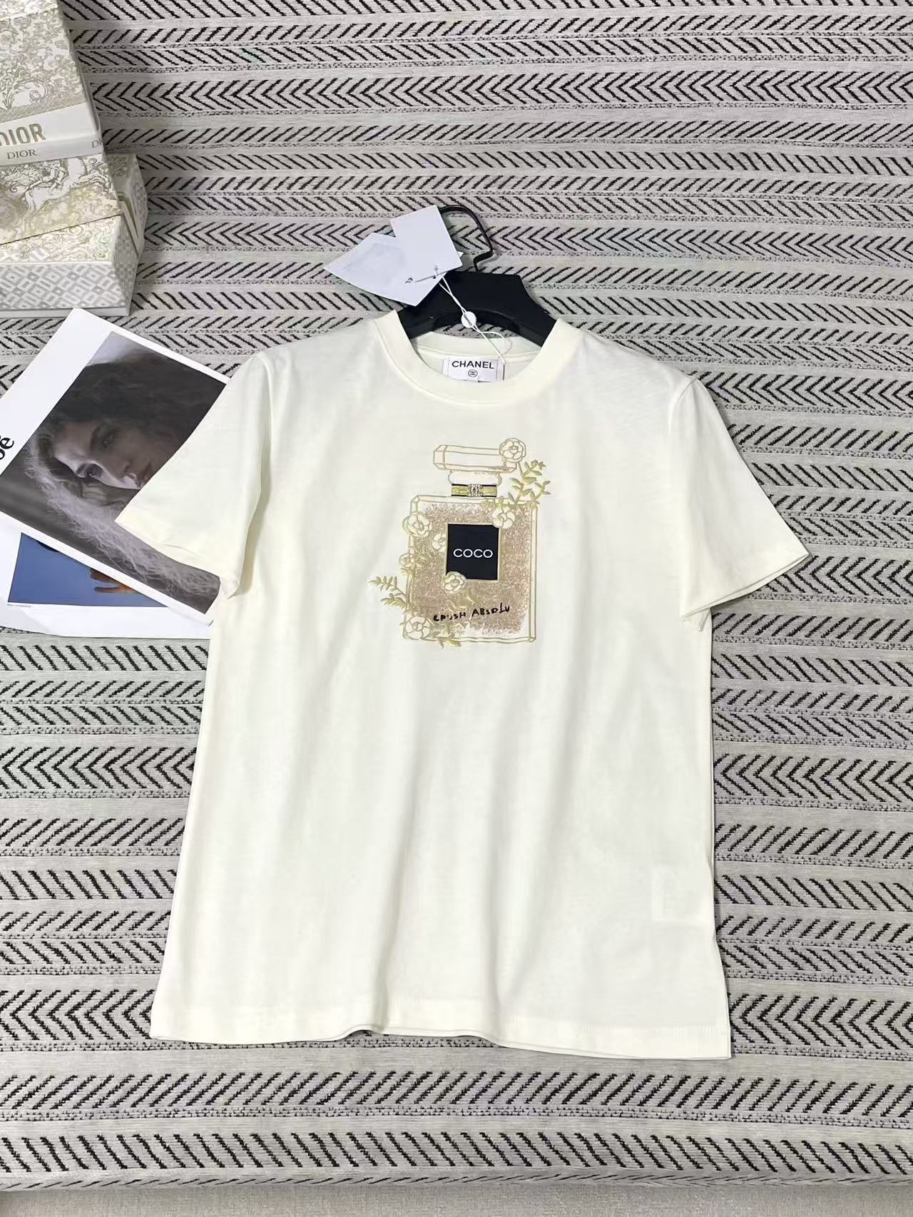 CHANE1 カメリア香水ボトルTシャツ【50％割引+送料無料】