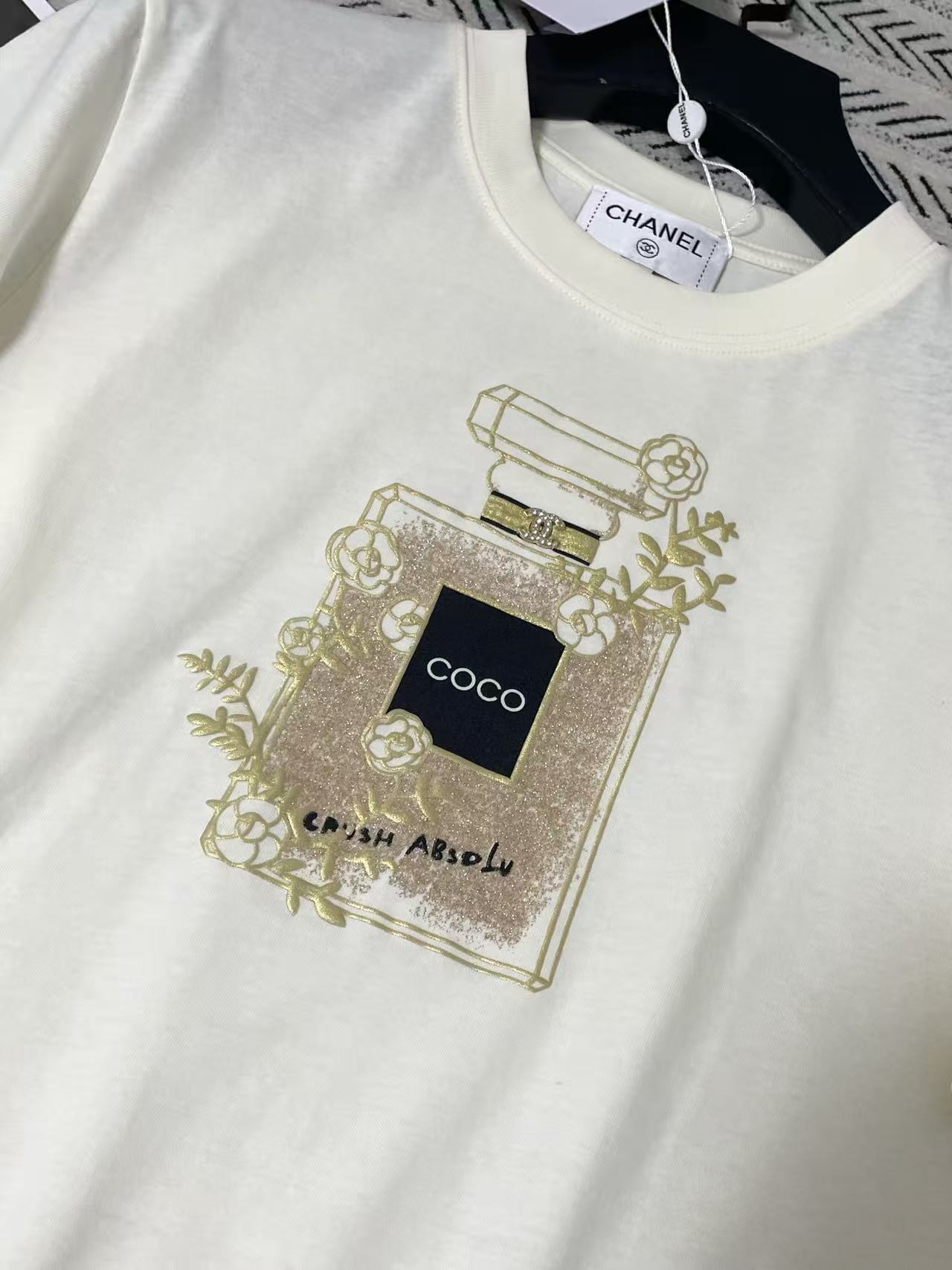 CHANE1 カメリア香水ボトルTシャツ【50％割引+送料無料】