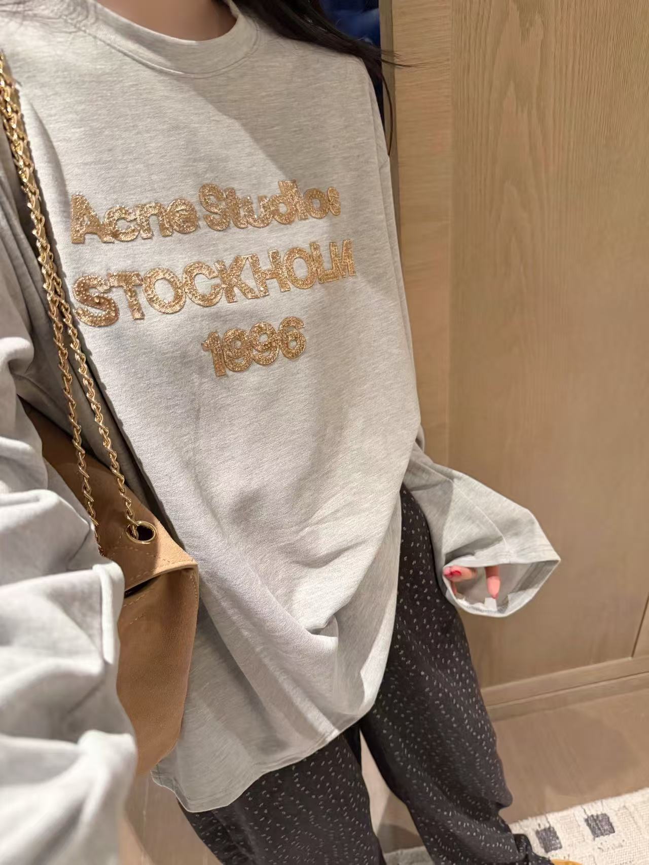 Acne Studiosシンプルな文字入り長袖Tシャツ【50％割引+送料無料】