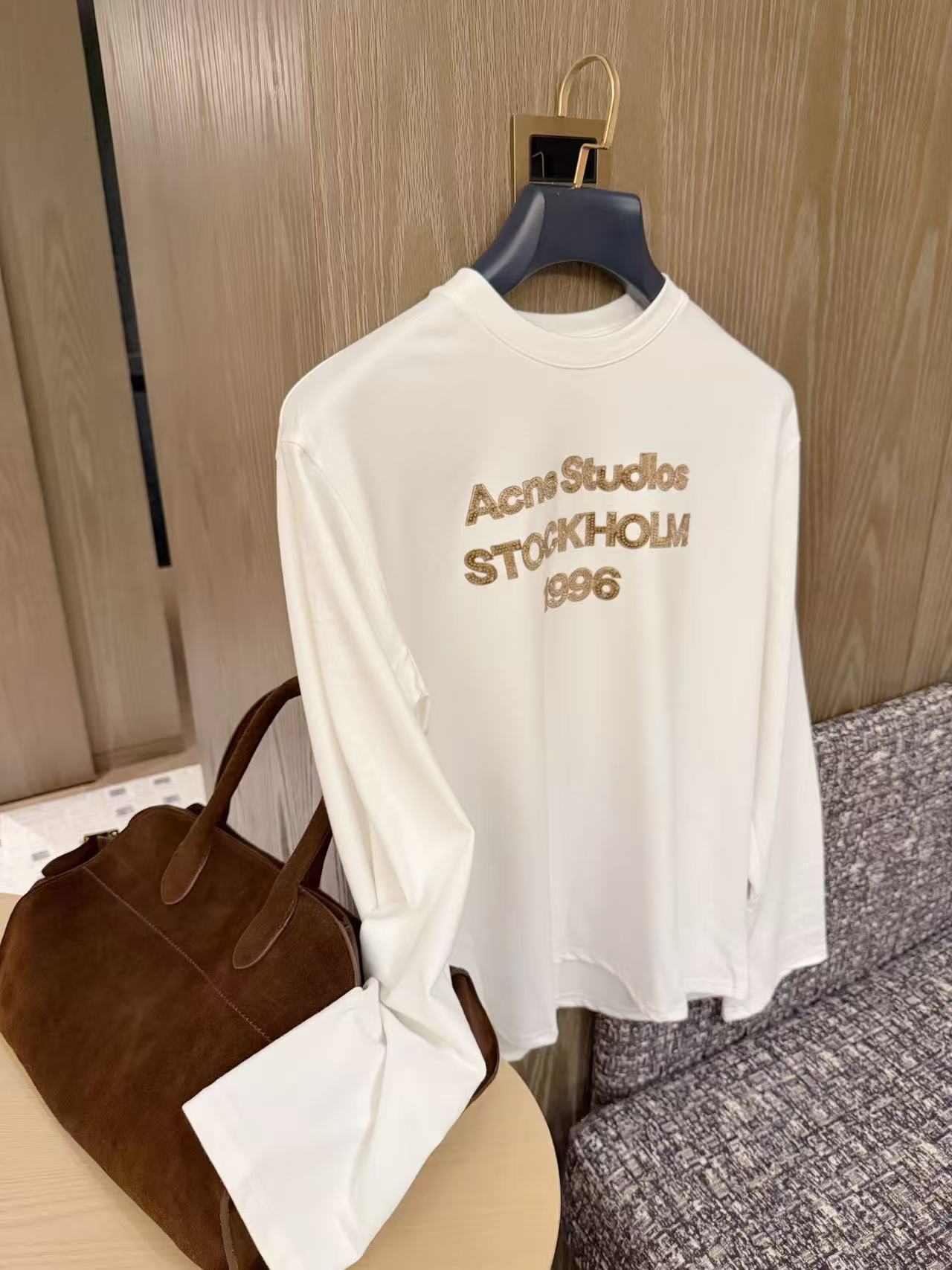 Acne Studiosシンプルな文字入り長袖Tシャツ【50％割引+送料無料】