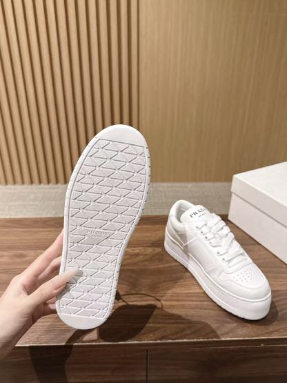 PR4DA 高品質トライアングルロゴプラットフォームホワイトスニーカー【50％割引+送料無料】