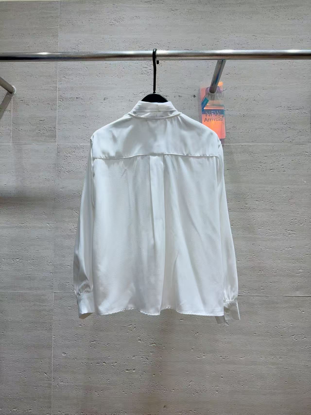 DIOR 刺繍入りレタリング レースアップシャツ【50％割引+送料無料】