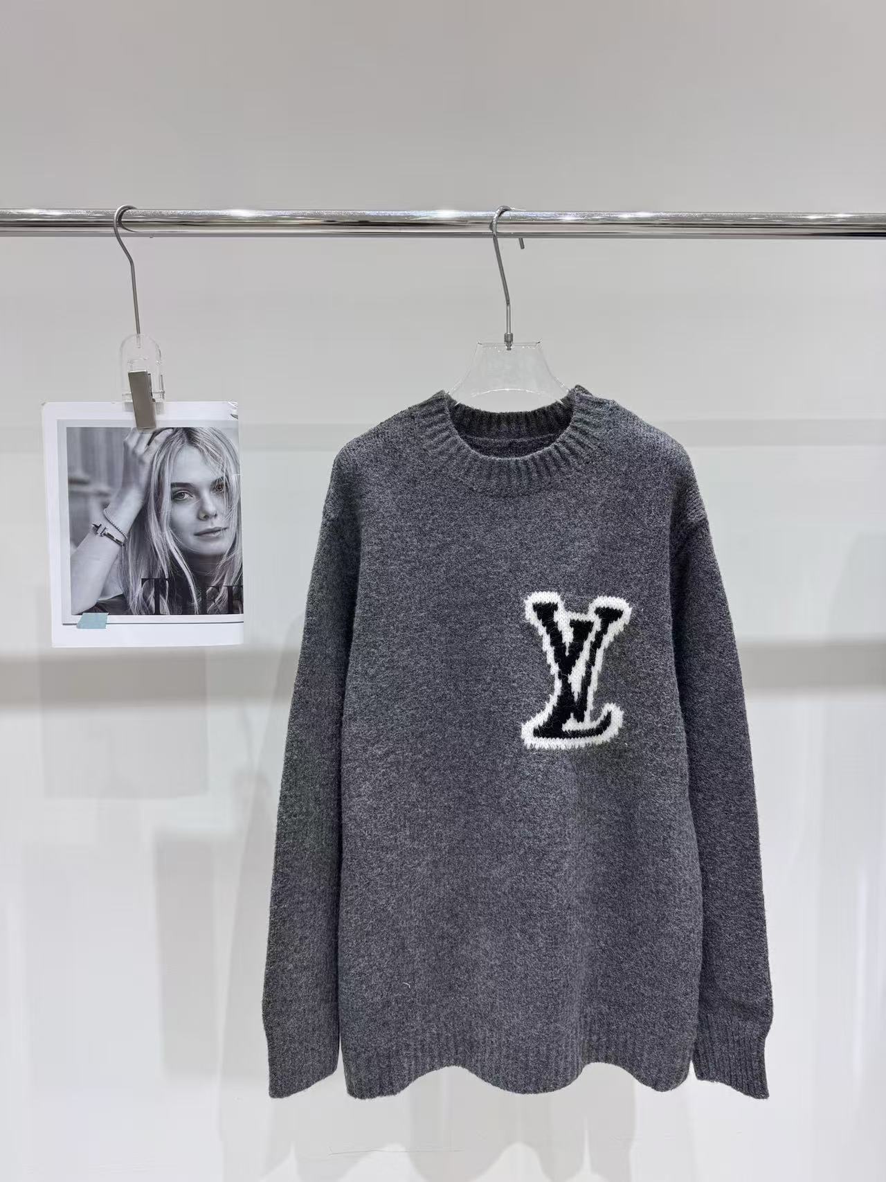 LV シンプルロゴセーター【50％割引+送料無料】