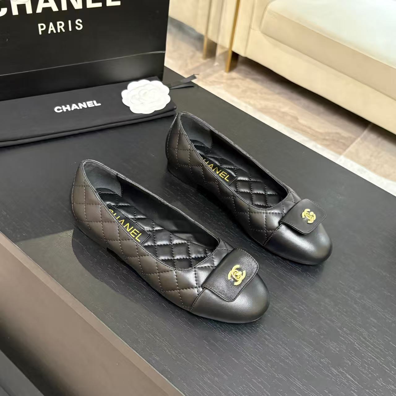 CHANEL ハイクオリティ・ダブルC 牛革フラットシューズ【50％割引+送料無料】