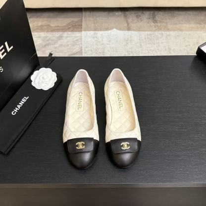 CHANEL ハイクオリティ・ダブルC 牛革フラットシューズ【50％割引+送料無料】