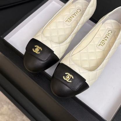 CHANEL ハイクオリティ・ダブルC 牛革フラットシューズ【50％割引+送料無料】