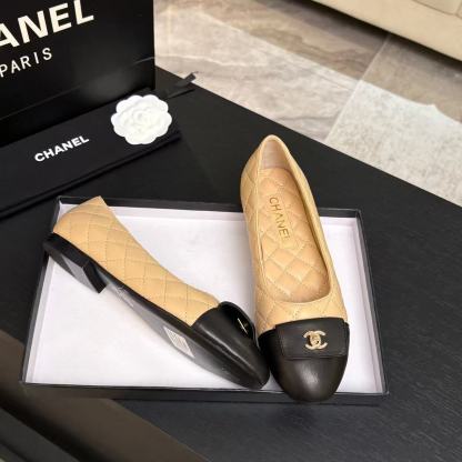 CHANEL ハイクオリティ・ダブルC 牛革フラットシューズ【50％割引+送料無料】