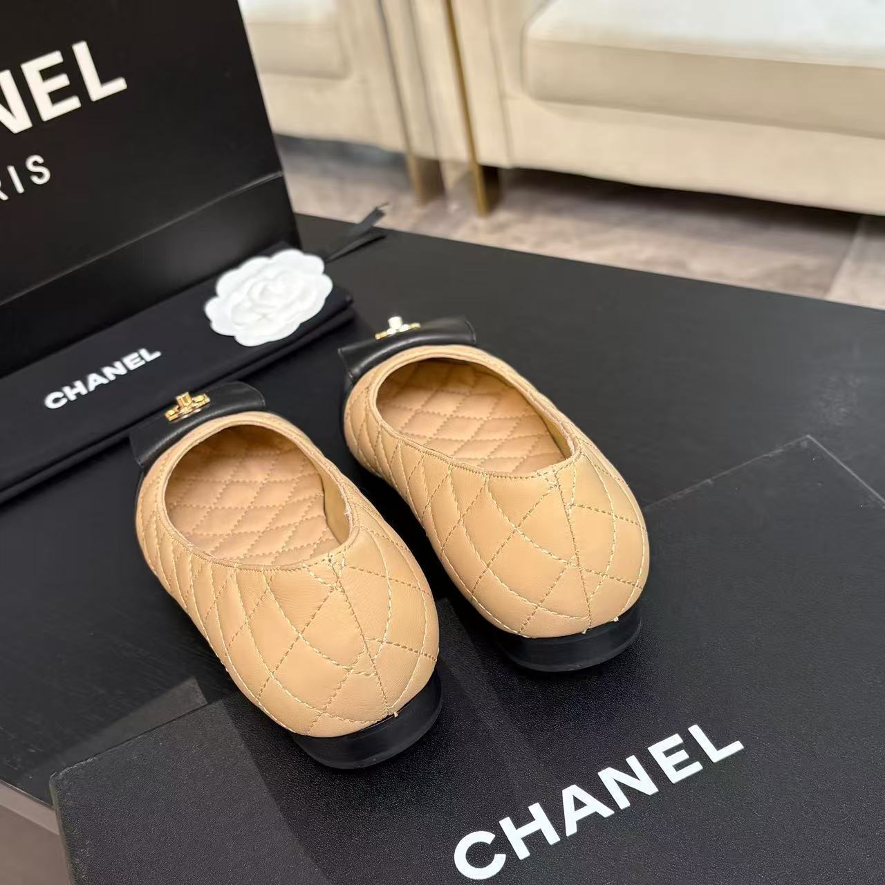 CHANEL ハイクオリティ・ダブルC 牛革フラットシューズ【50％割引+送料無料】