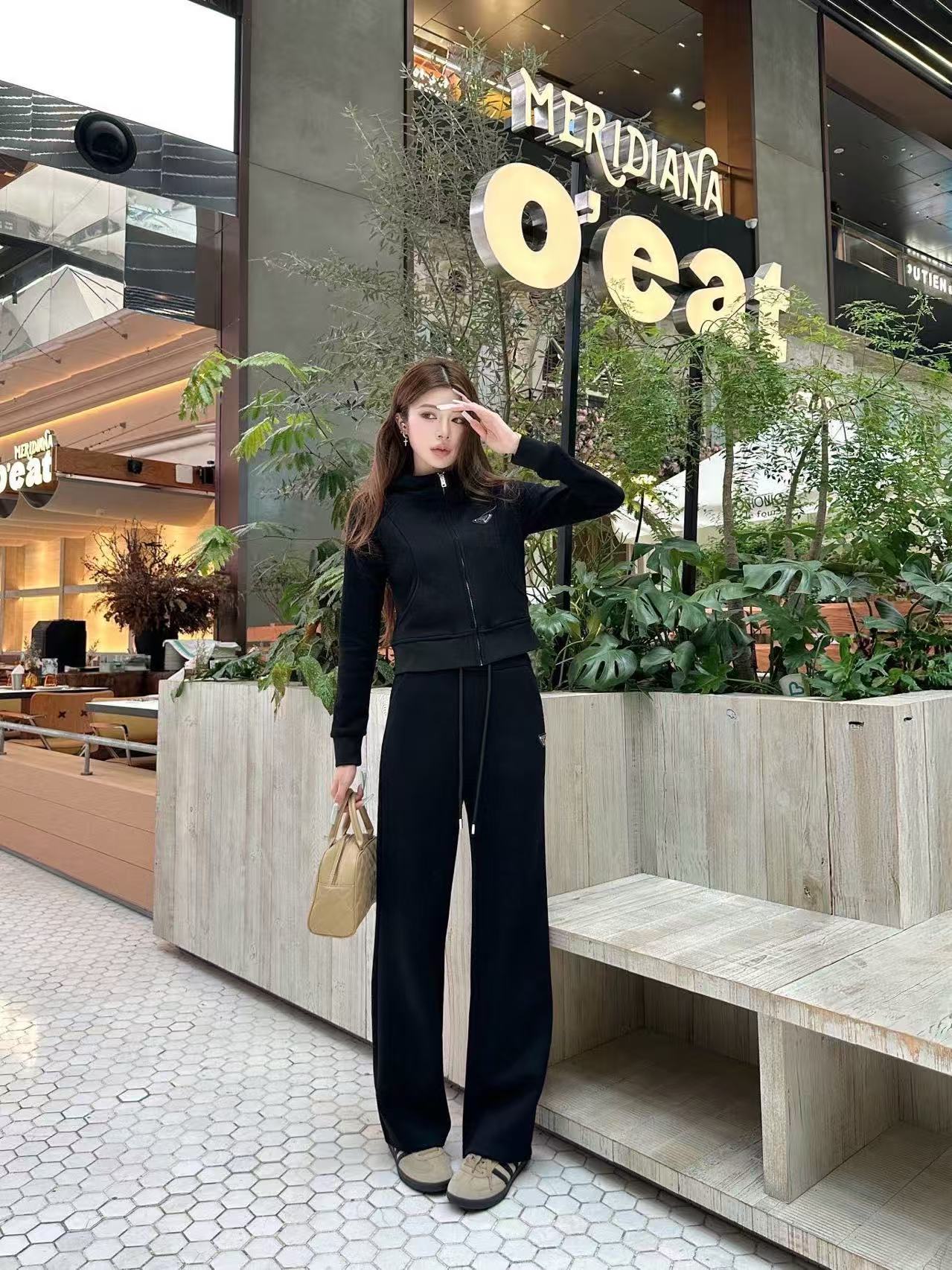 PR4DA 三角ロゴ入りフード付きジャケット＆パンツ セットアップ【50％割引+送料無料】