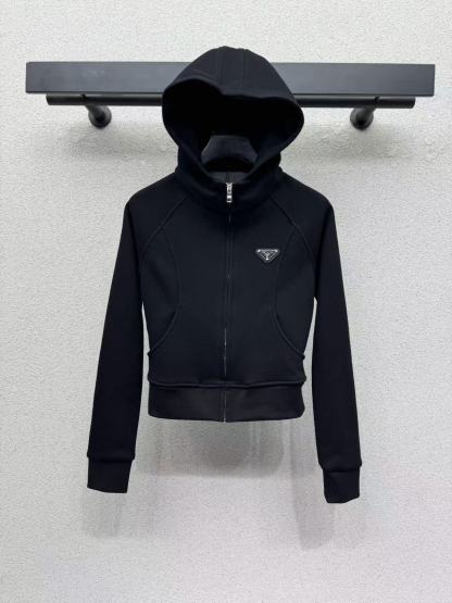 PR4DA 三角ロゴ入りフード付きジャケット＆パンツ セットアップ【50％割引+送料無料】