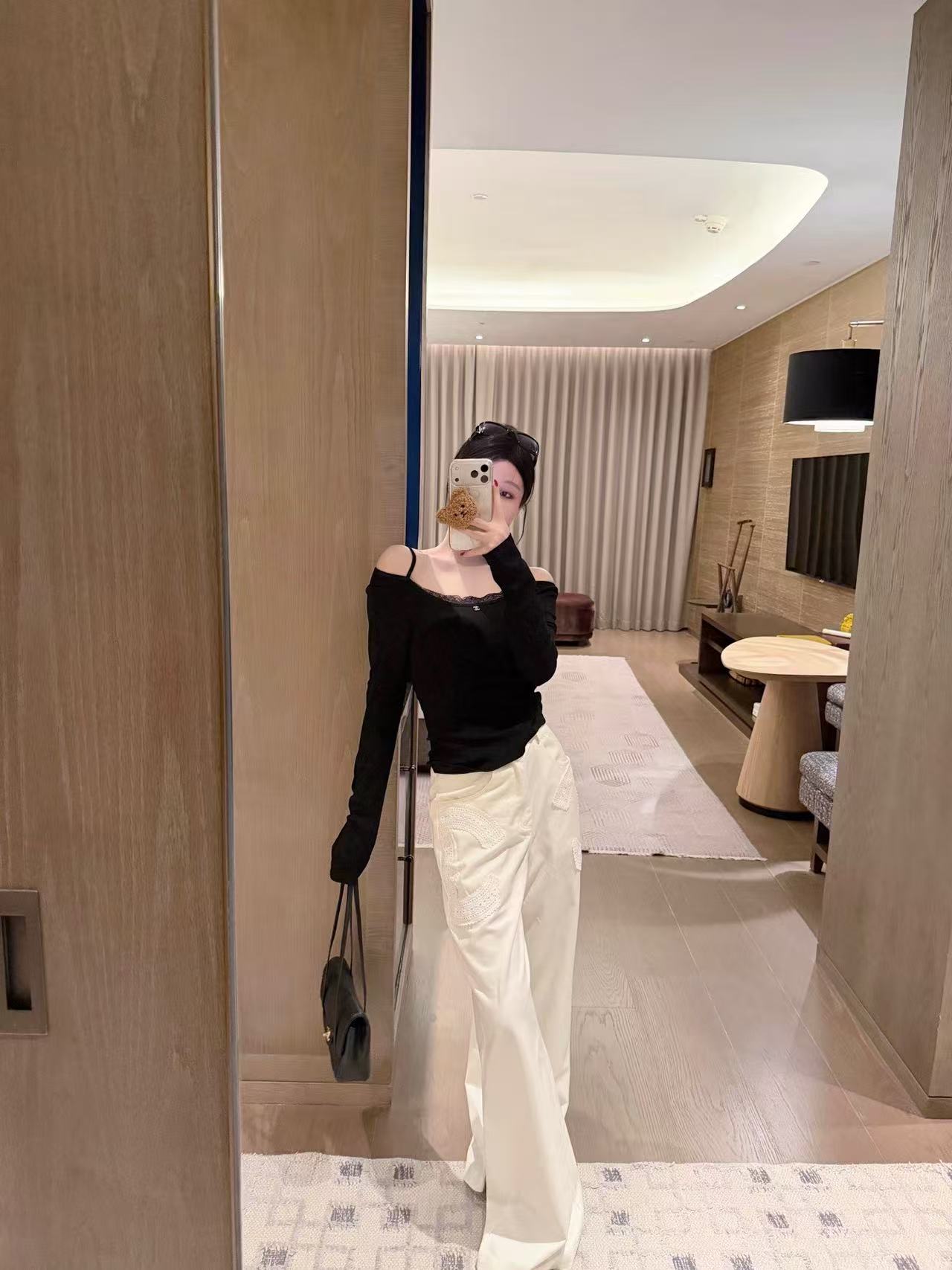CHANEL ダブルC レーストリム 長袖Tシャツ【50％割引+送料無料】