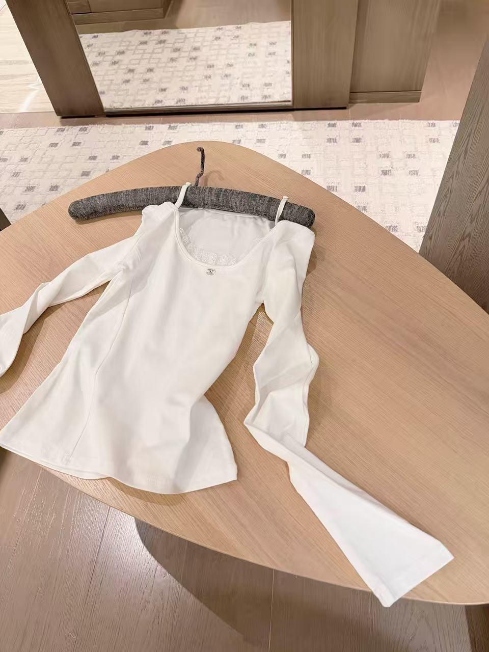 CHANEL ダブルC レーストリム 長袖Tシャツ【50％割引+送料無料】