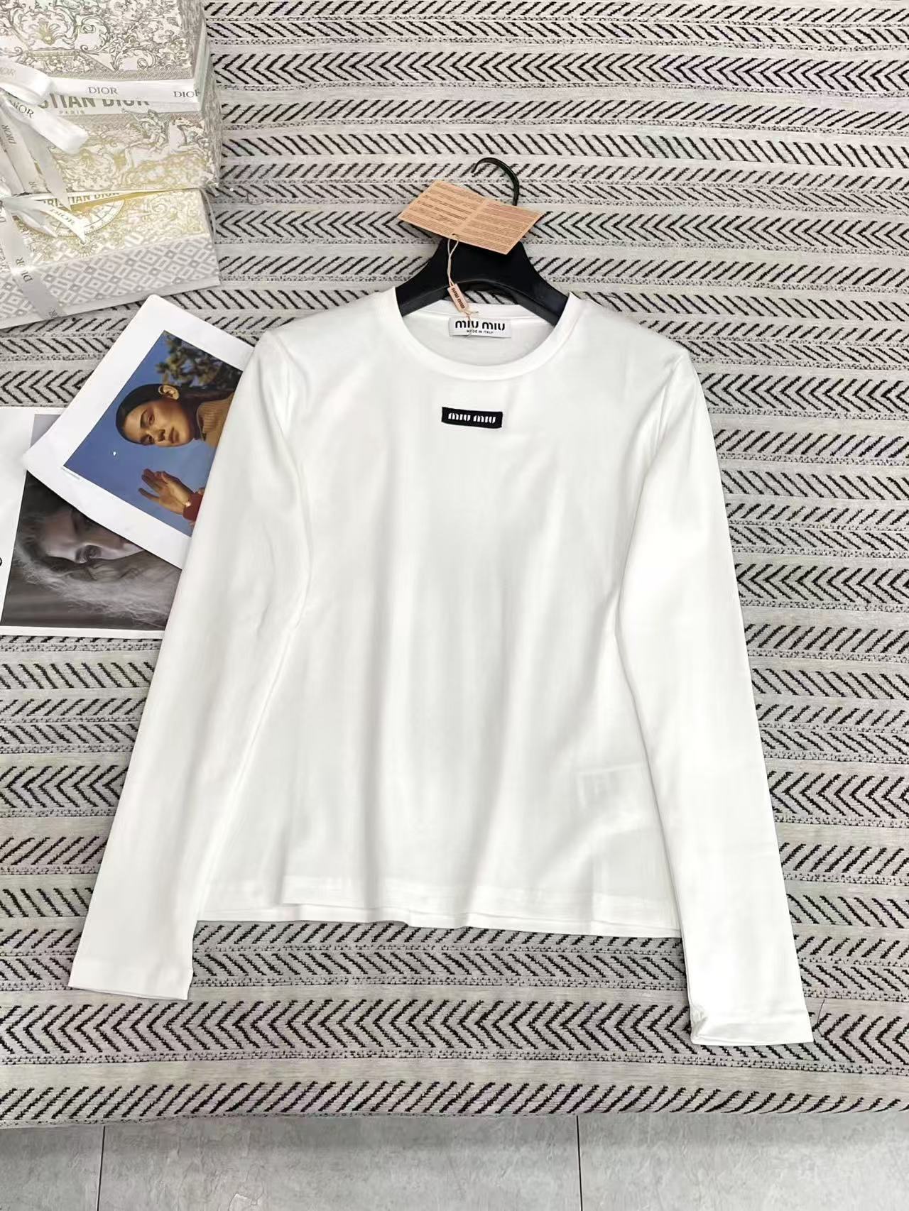 M1UM1U レター長袖Tシャツ【50％割引+送料無料】