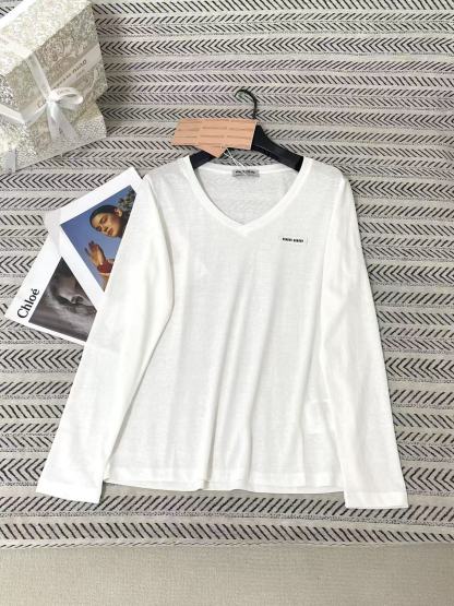 M1UM1U レター Vネック Tシャツ【50％割引+送料無料】