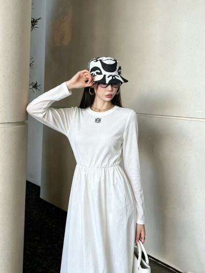 LOEWE シンプル刺繍ロゴワンピース【50％割引+送料無料】