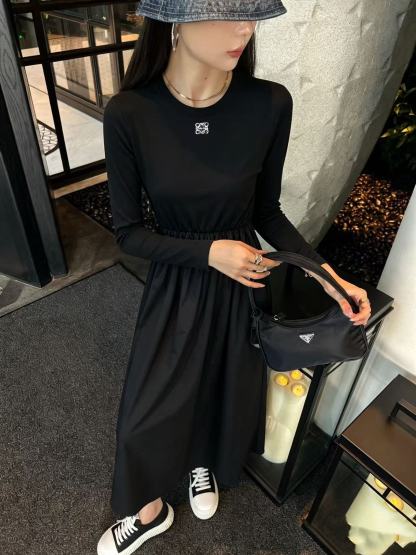 LOEWE シンプル刺繍ロゴワンピース【50％割引+送料無料】