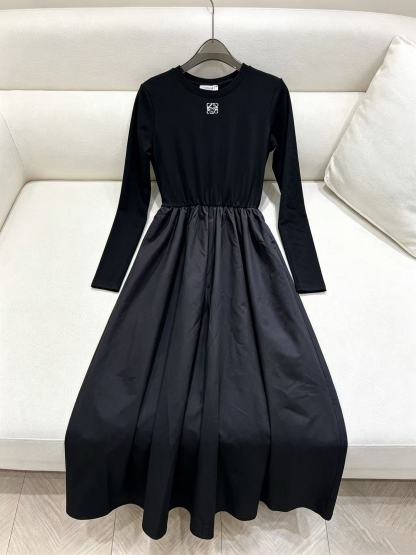 LOEWE シンプル刺繍ロゴワンピース【50％割引+送料無料】