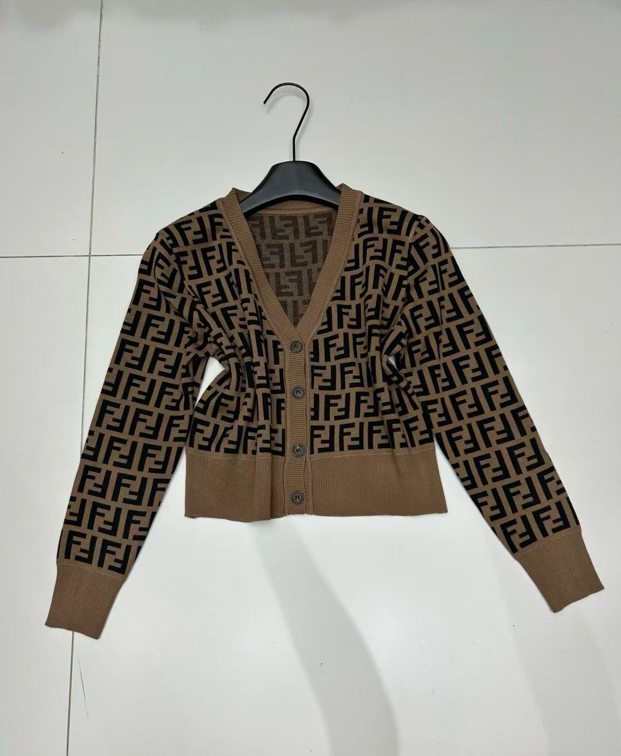 FENDI ウールVネックカーディガン【50％割引+送料無料】