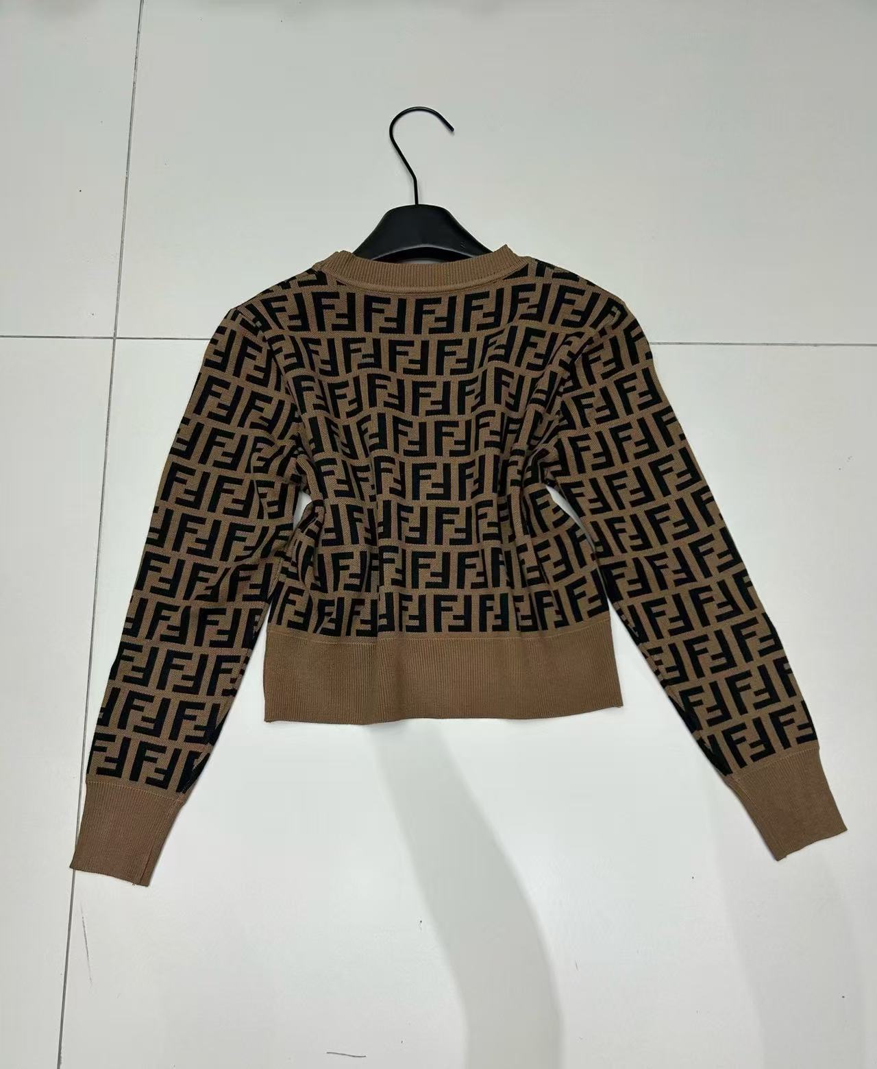 FENDI ウールVネックカーディガン【50％割引+送料無料】