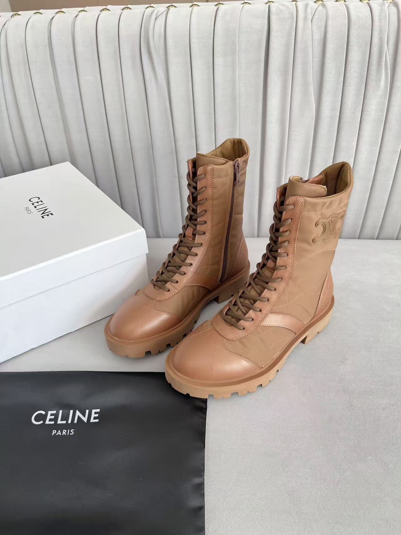 CELINE 高品質牛革マーチンブーツ【50％割引+送料無料】