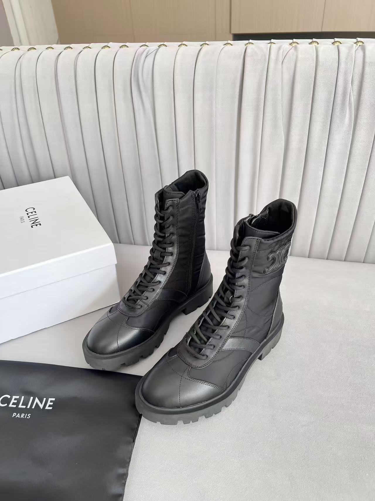 CELINE 高品質牛革マーチンブーツ【50％割引+送料無料】