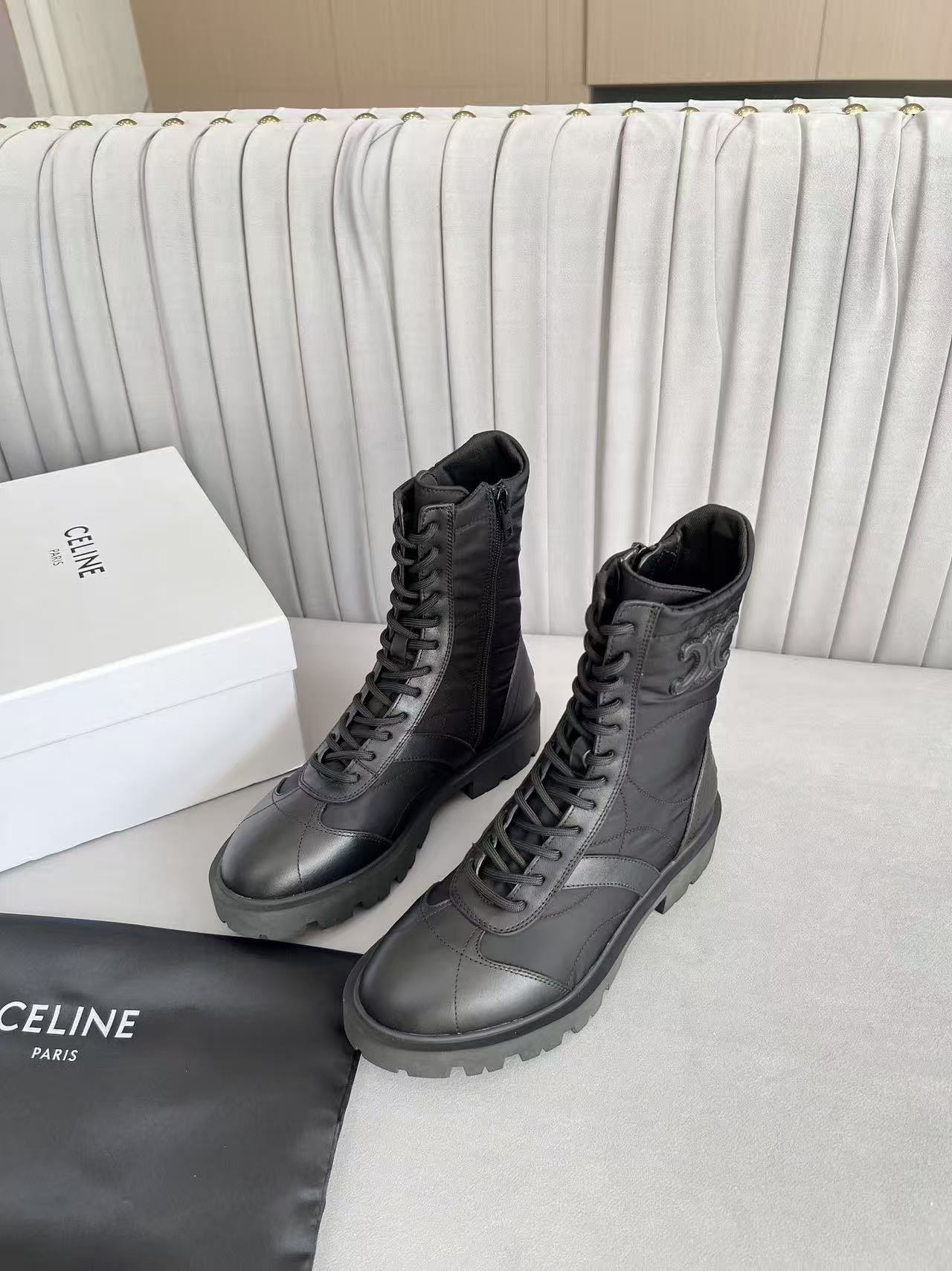 CELINE 高品質牛革マーチンブーツ【50％割引+送料無料】