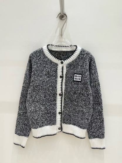 M1UM1U レターウールカーディガン【50％割引+送料無料】
