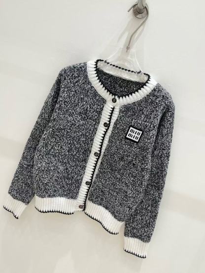 M1UM1U レターウールカーディガン【50％割引+送料無料】