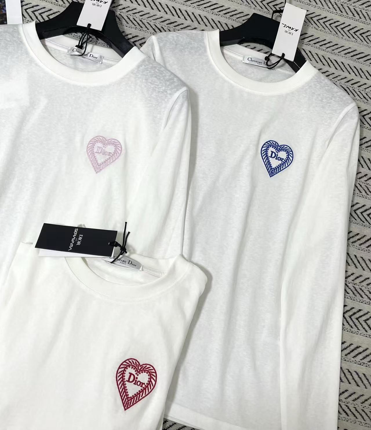 DI0R刺繍ロゴ＆ハート 長袖Tシャツ【50％割引+送料無料】