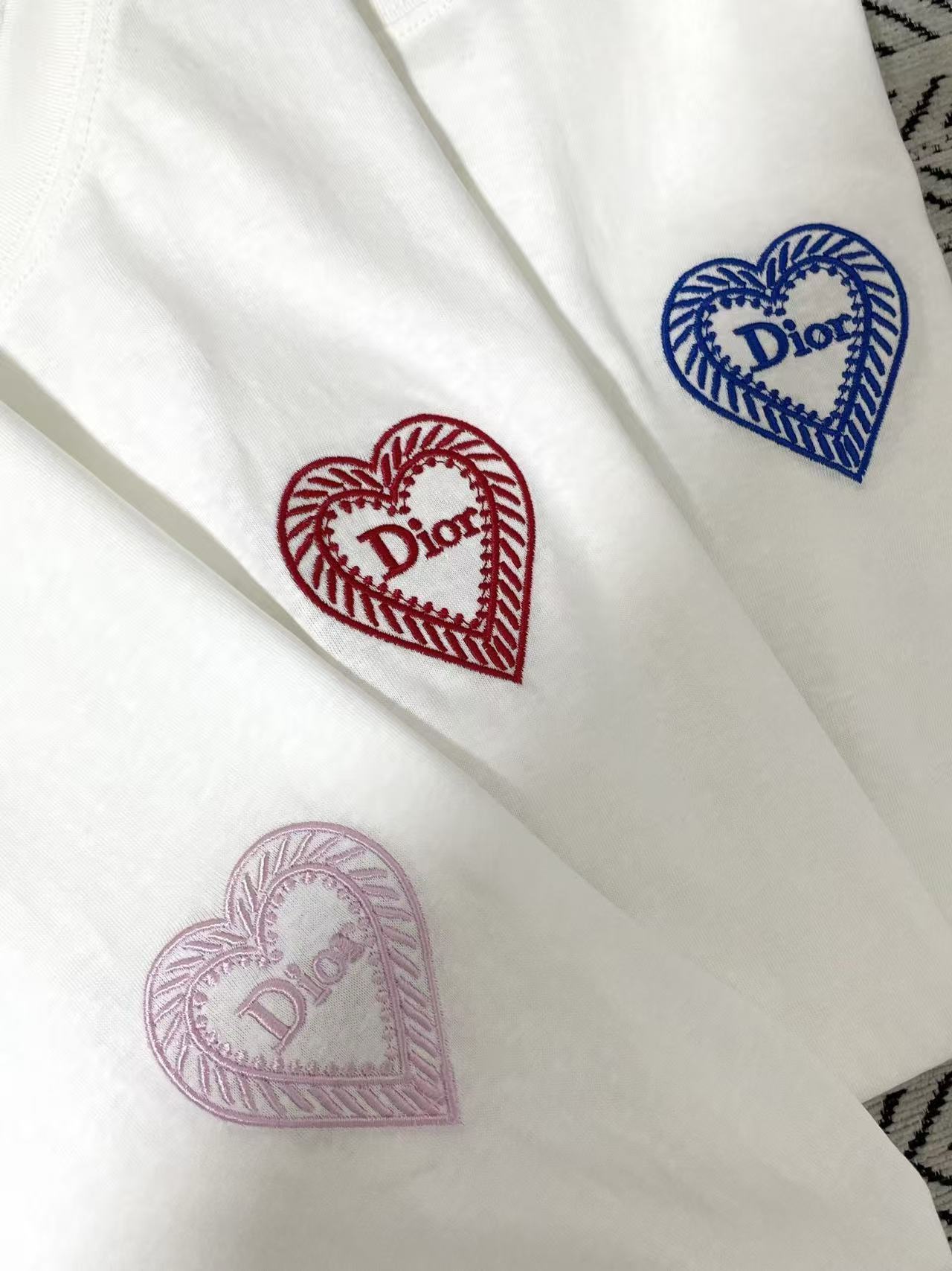DI0R刺繍ロゴ＆ハート 長袖Tシャツ【50％割引+送料無料】