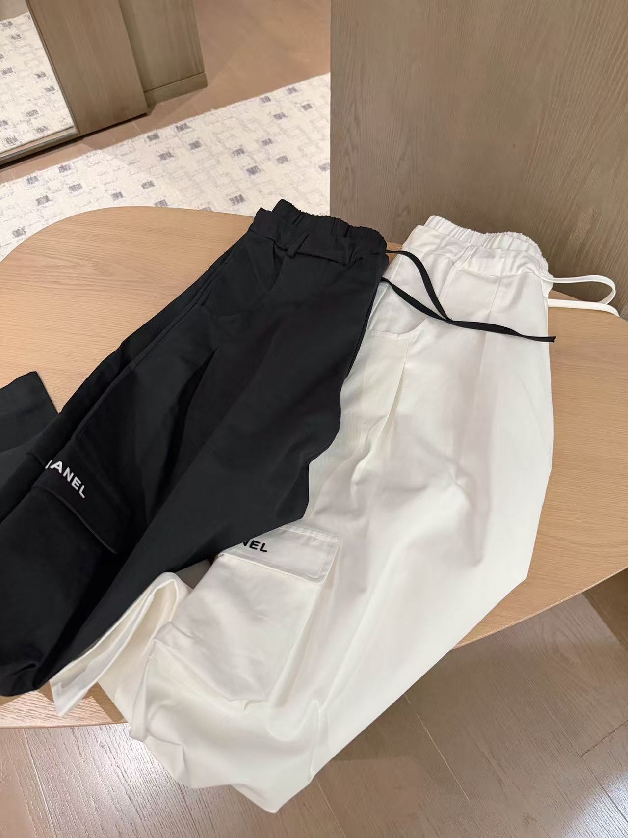 CHANEL ダブルC カジュアルパンツ【50％割引+送料無料】