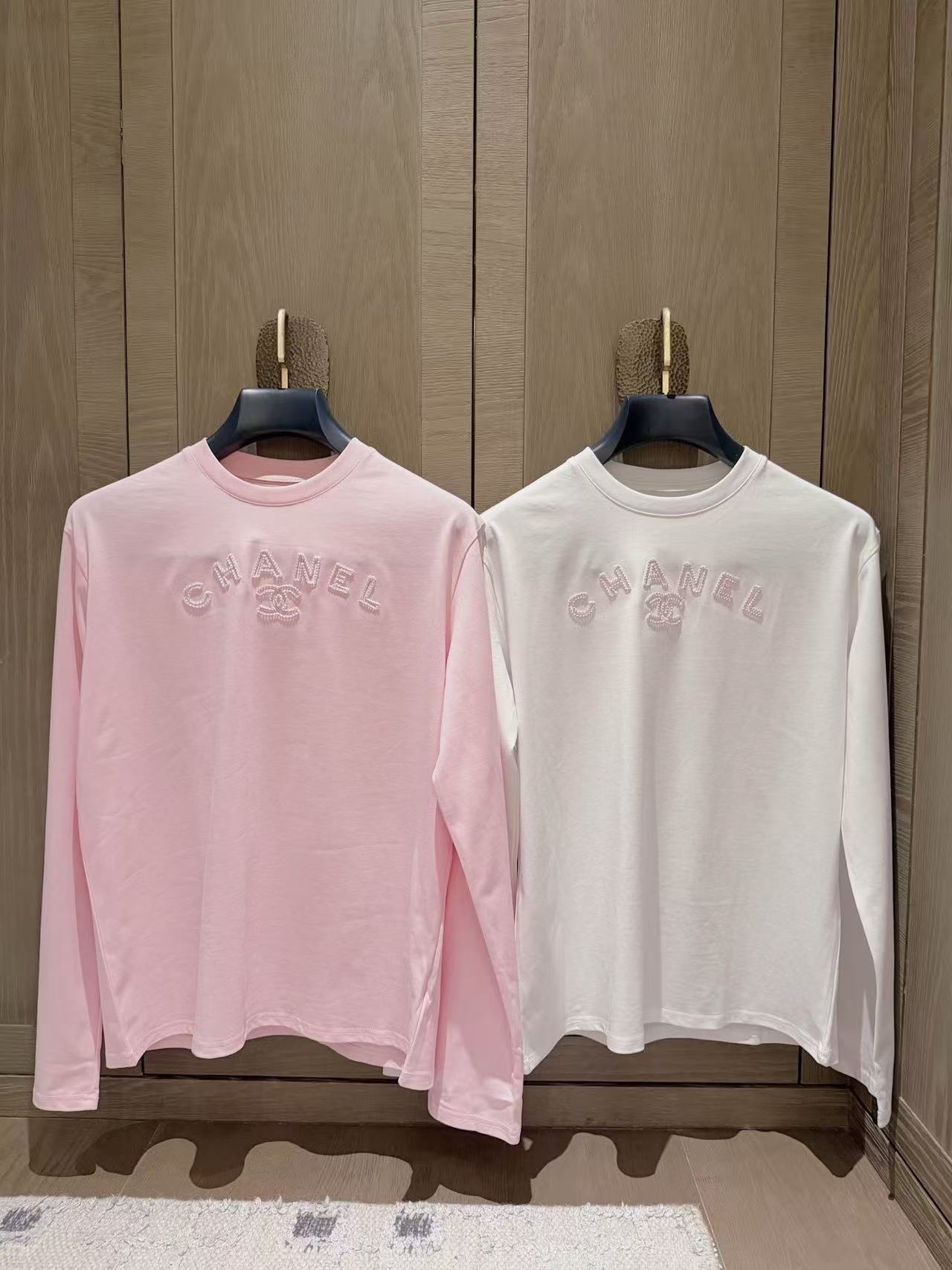 CHANEL ダブルCロゴ刺繍入り長袖Tシャツ【50％割引+送料無料】