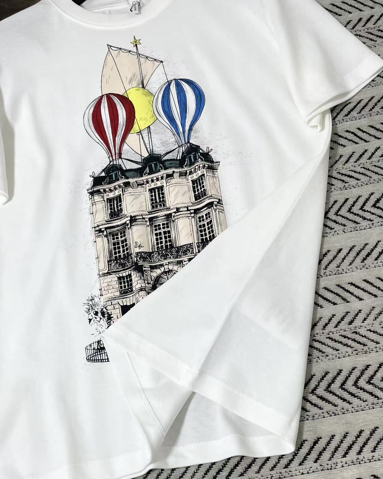DI0R建物と熱気球のTシャツ【50％割引+送料無料】