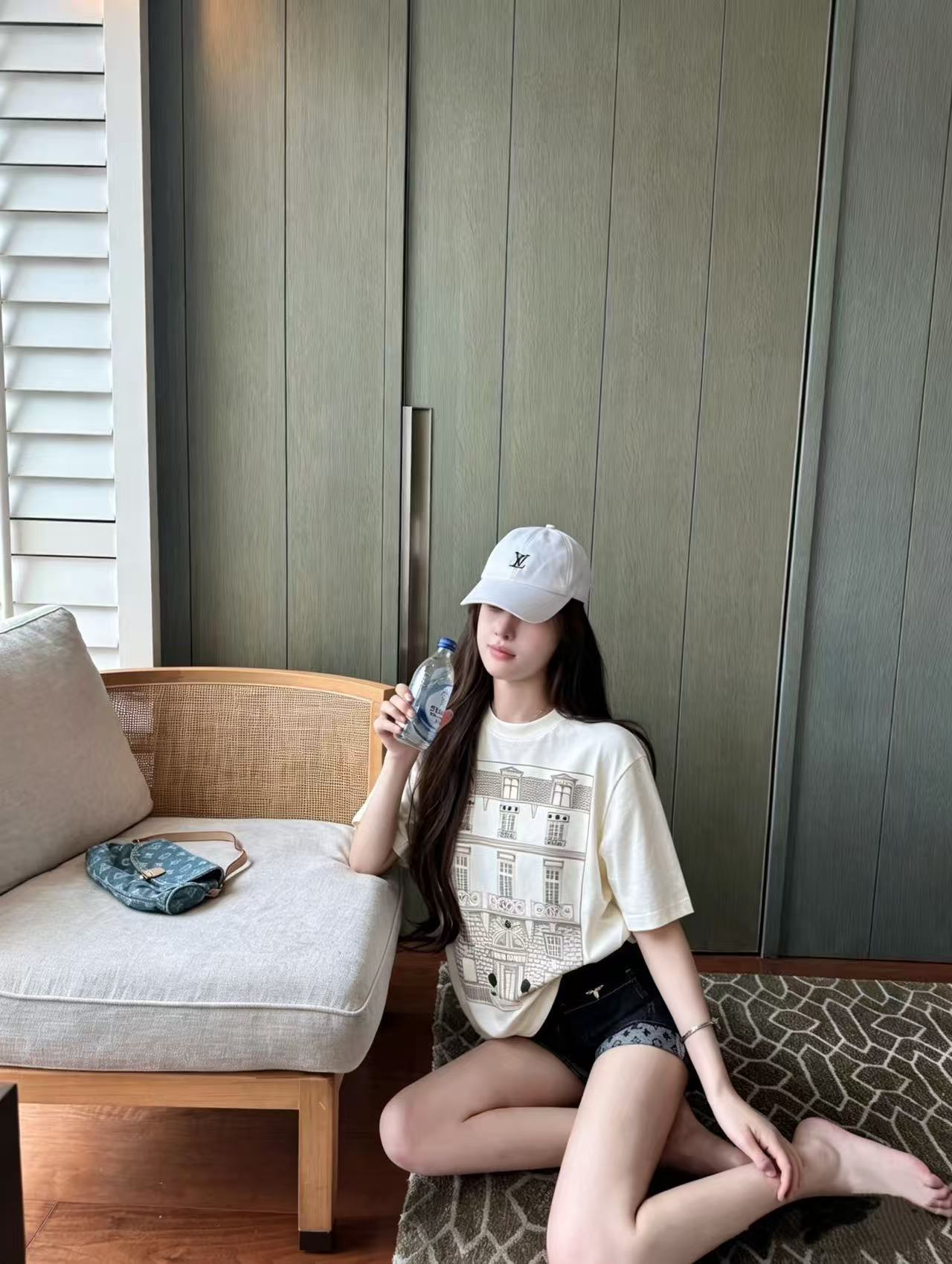 LVプリント入りゆったりTシャツ【50％割引+送料無料】