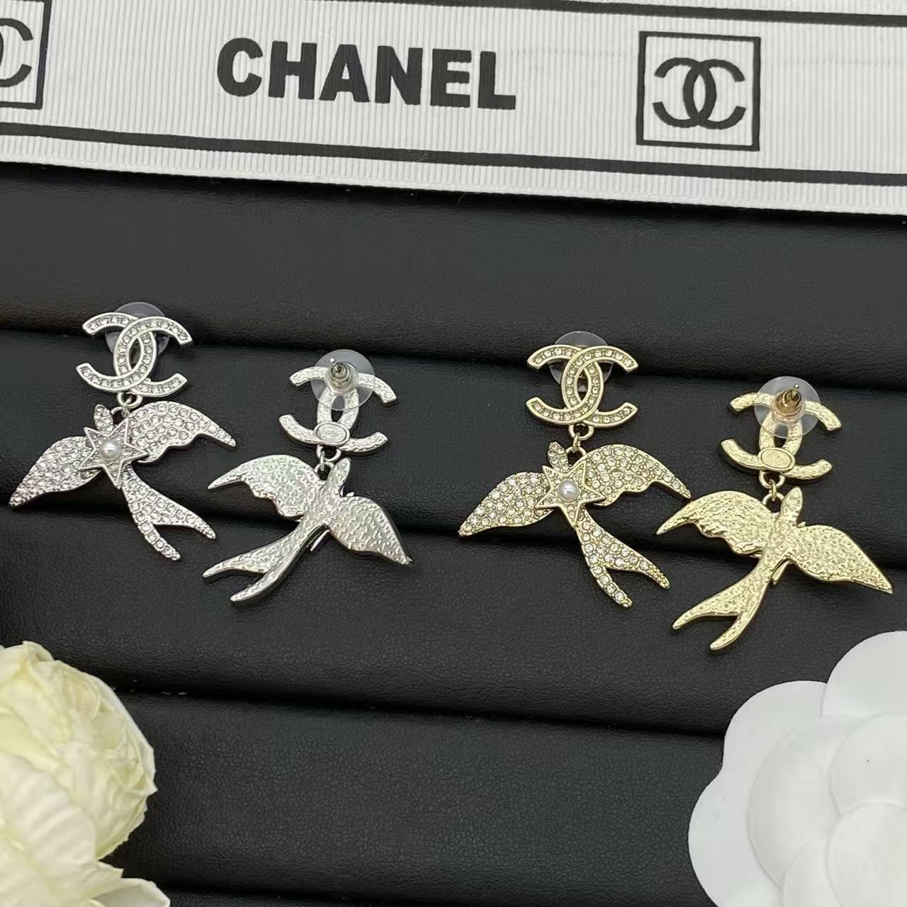 CHANE1 ダブルCパールバードスタッドピアス【50％割引+送料無料】