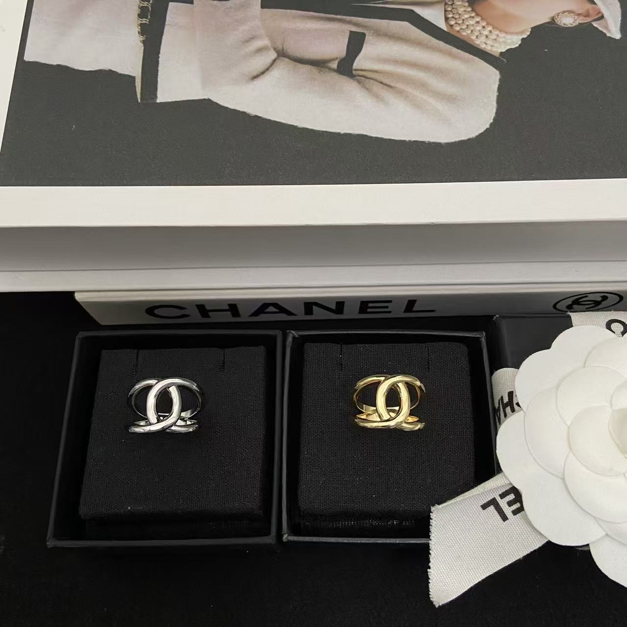 CHANEL シンプルなダブルCリング【50％割引+送料無料】