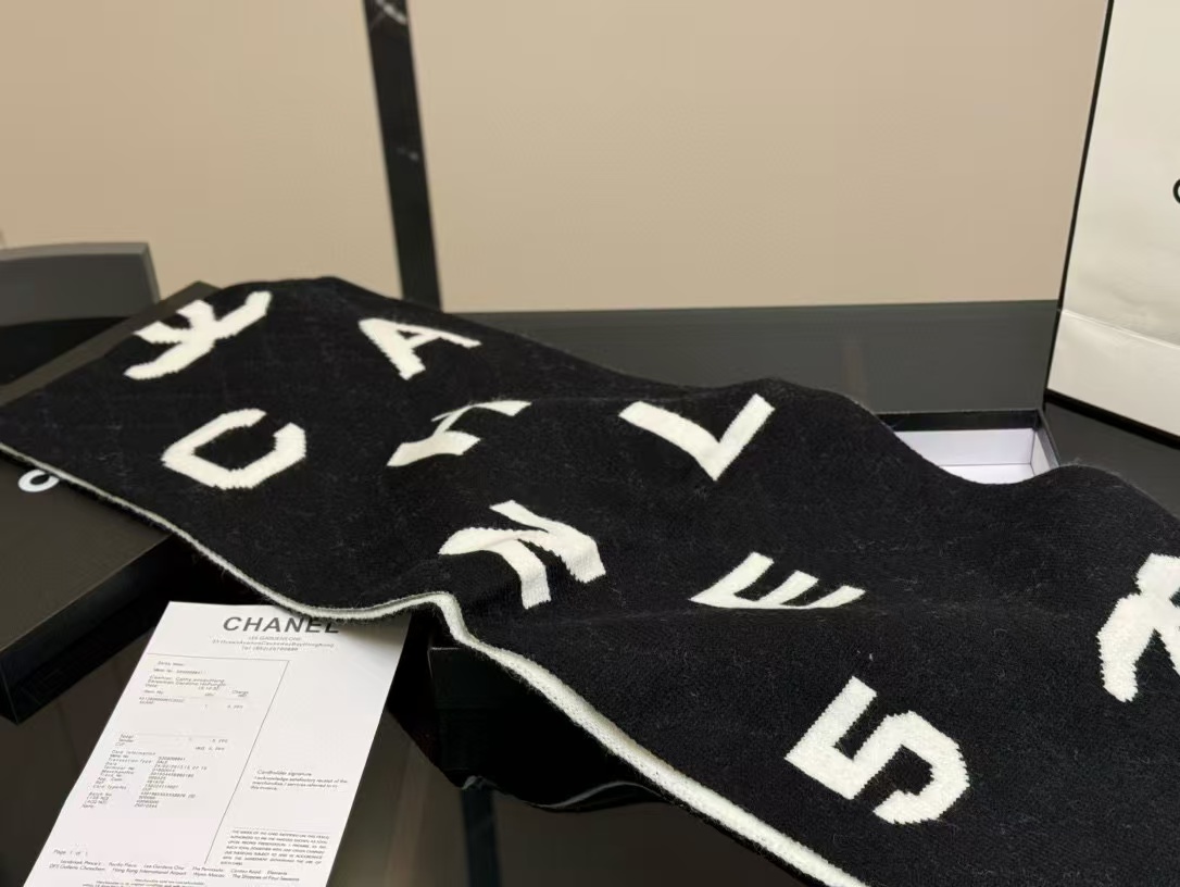 CHANE1 ダブルC 大きなロゴ文字入りカシミヤスカーフ【50％割引+送料無料】