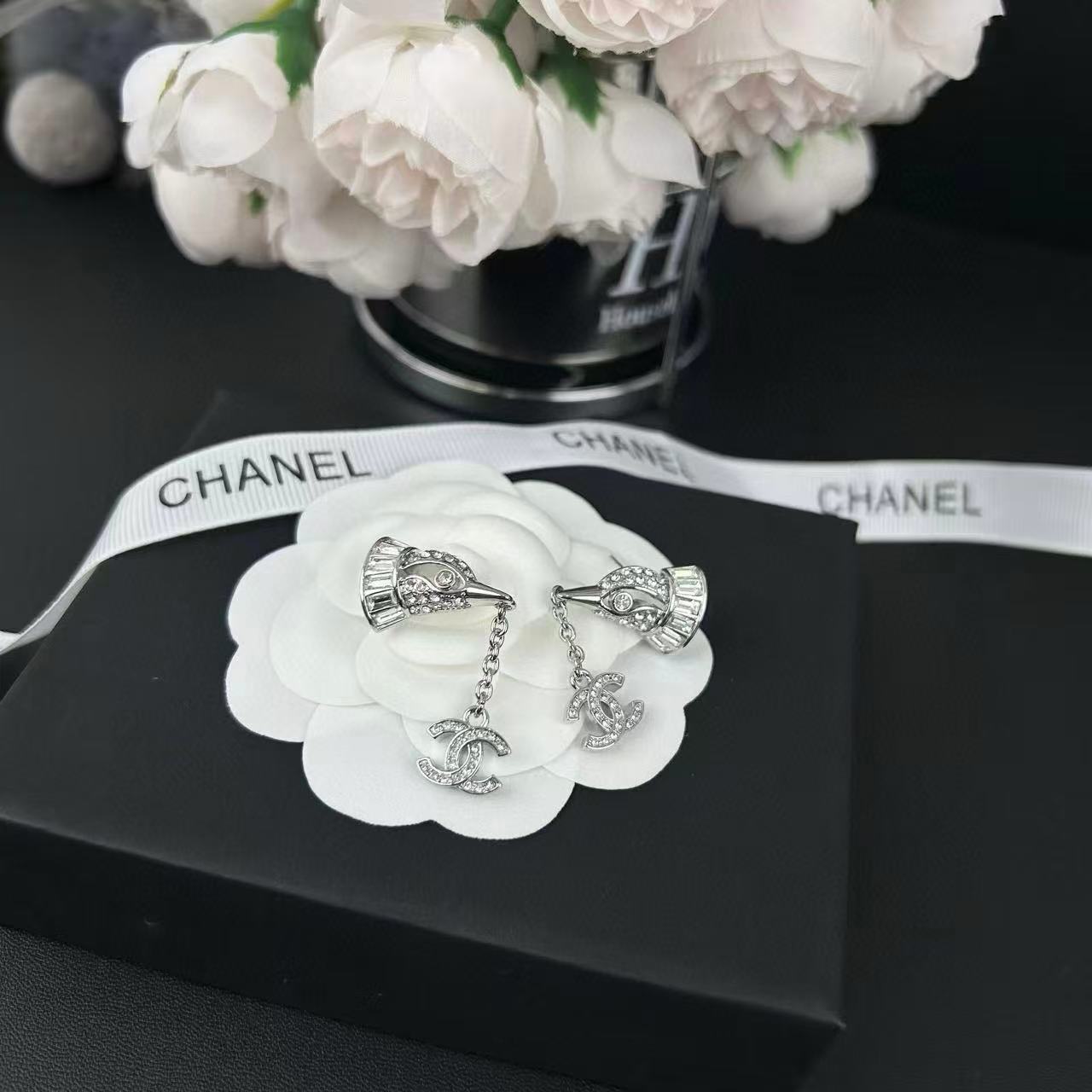 CHANE1 フルダイヤモンド ダブルC バードイヤリング【 50％割引+送料無料】