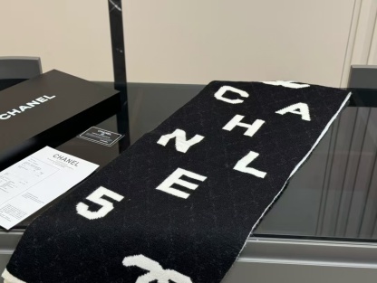 CHANE1 ダブルC 大きなロゴ文字入りカシミヤスカーフ【50％割引+送料無料】