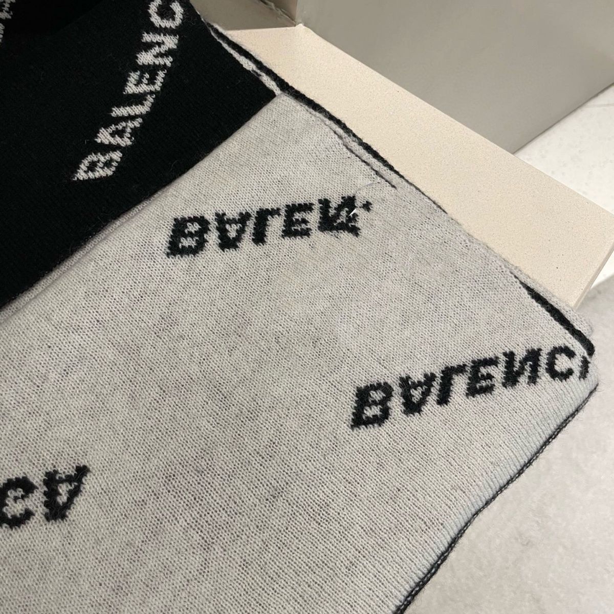 [Ba1enciaga]🧣黒と白のカシミア スカーフ🧣【50％割引+送料無料】