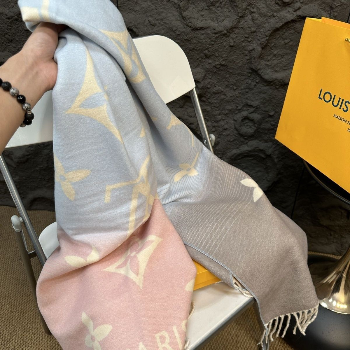 [L0UIS VUITT0N]🧣グラデーション カシミア スカーフ🧣【50％割引+送料無料】