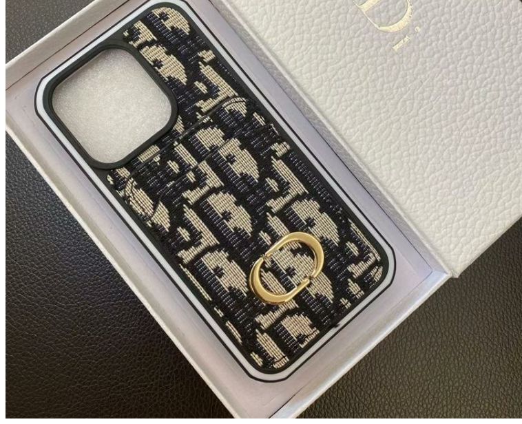 [DI0R]刺繍入りフルラップ携帯電話ケース📱【50％割引+送料無料】