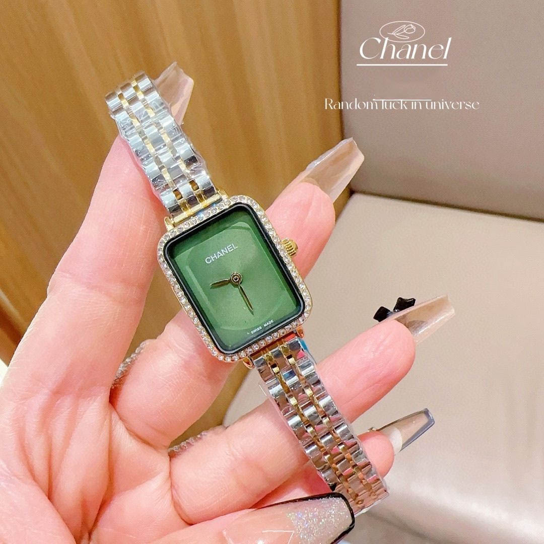⌚CHANE1ダイヤモンドスクエアレディースウォッチ🎁