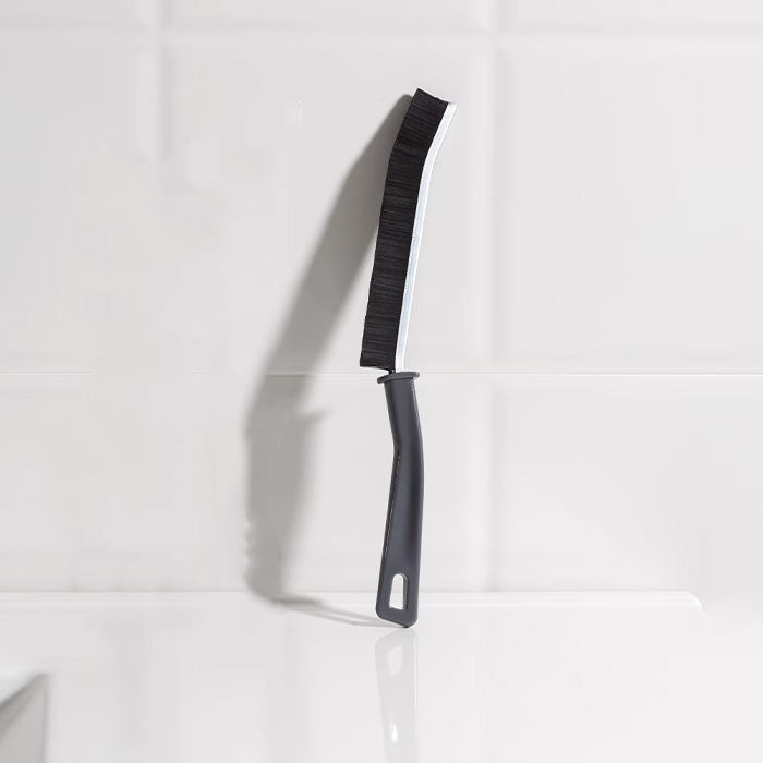 Narrow seam cleaning brush