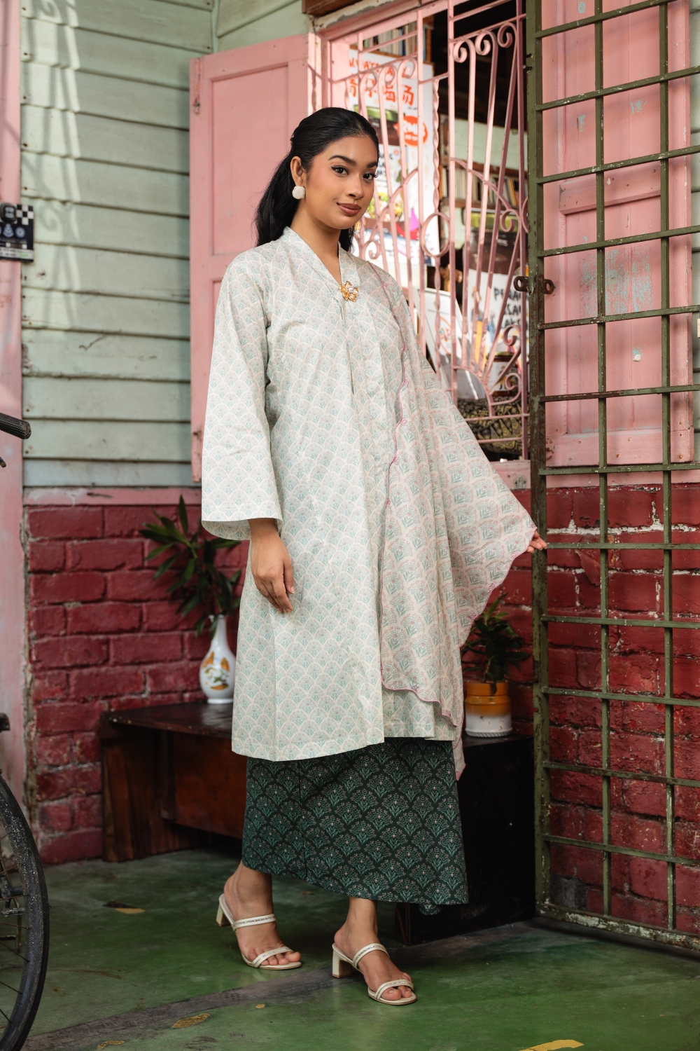 KEBAYA ROGAYAH - EMERALD GREEN 