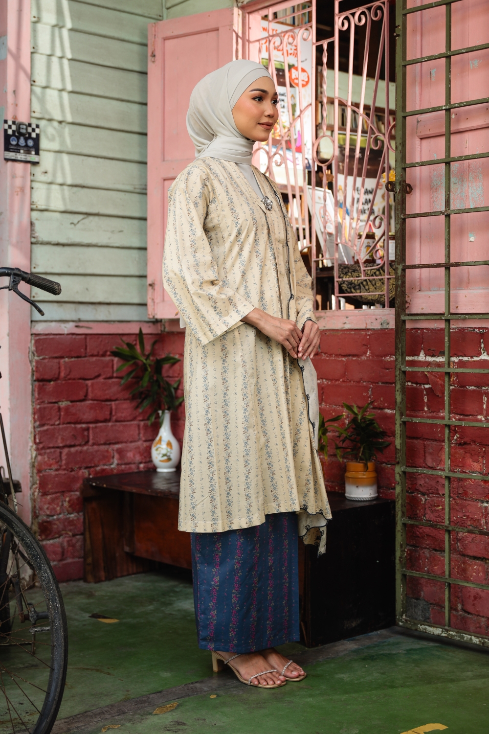 KEBAYA ROGAYAH - PRUSSIAN BLUE