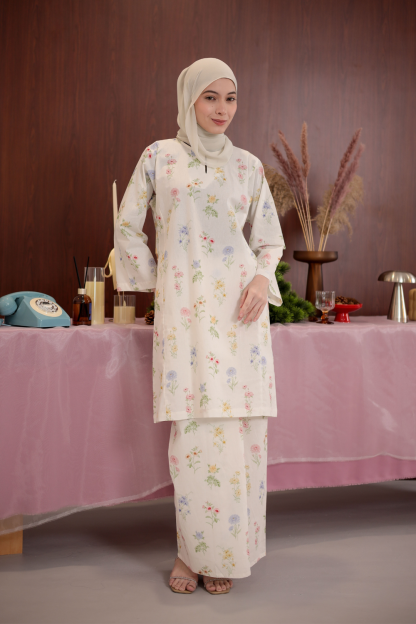 KURONG LELA - PASTEL POISE