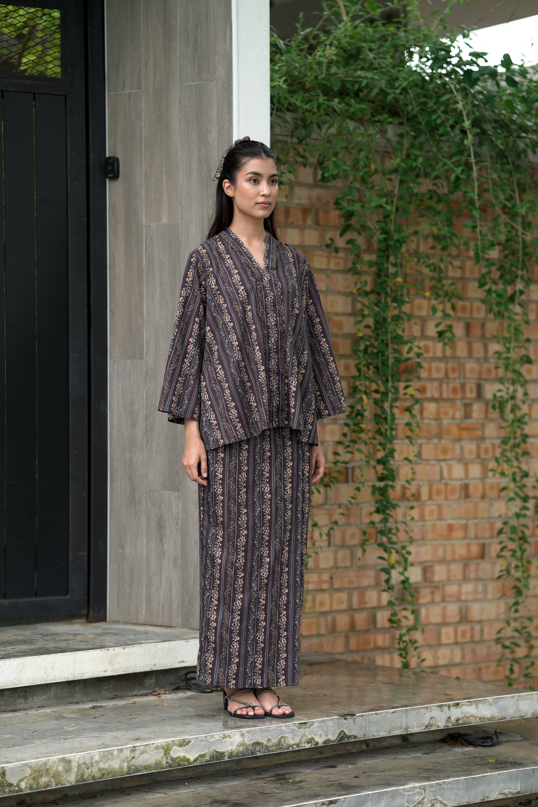 KEBAYA LINA - HONEY BROWN